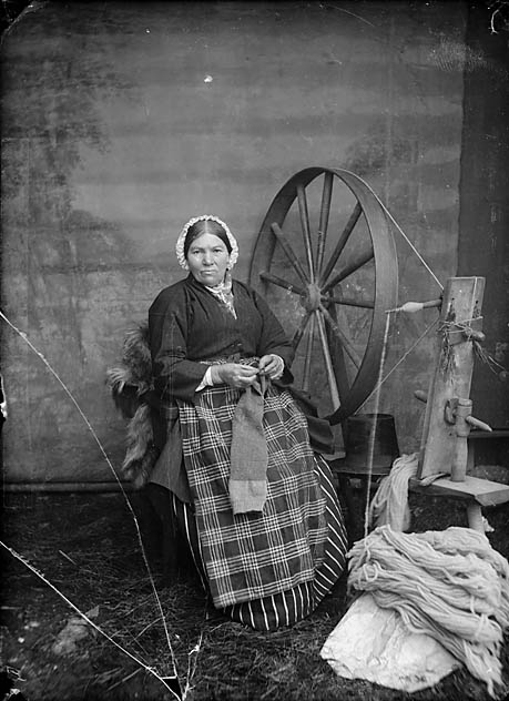 Woman with spinning wheel